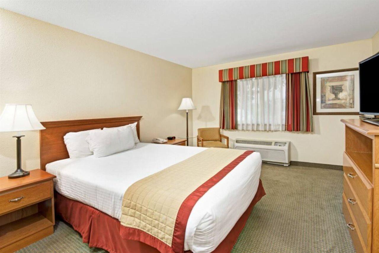 Baymont By Wyndham Indianapolis Hotel Екстериор снимка