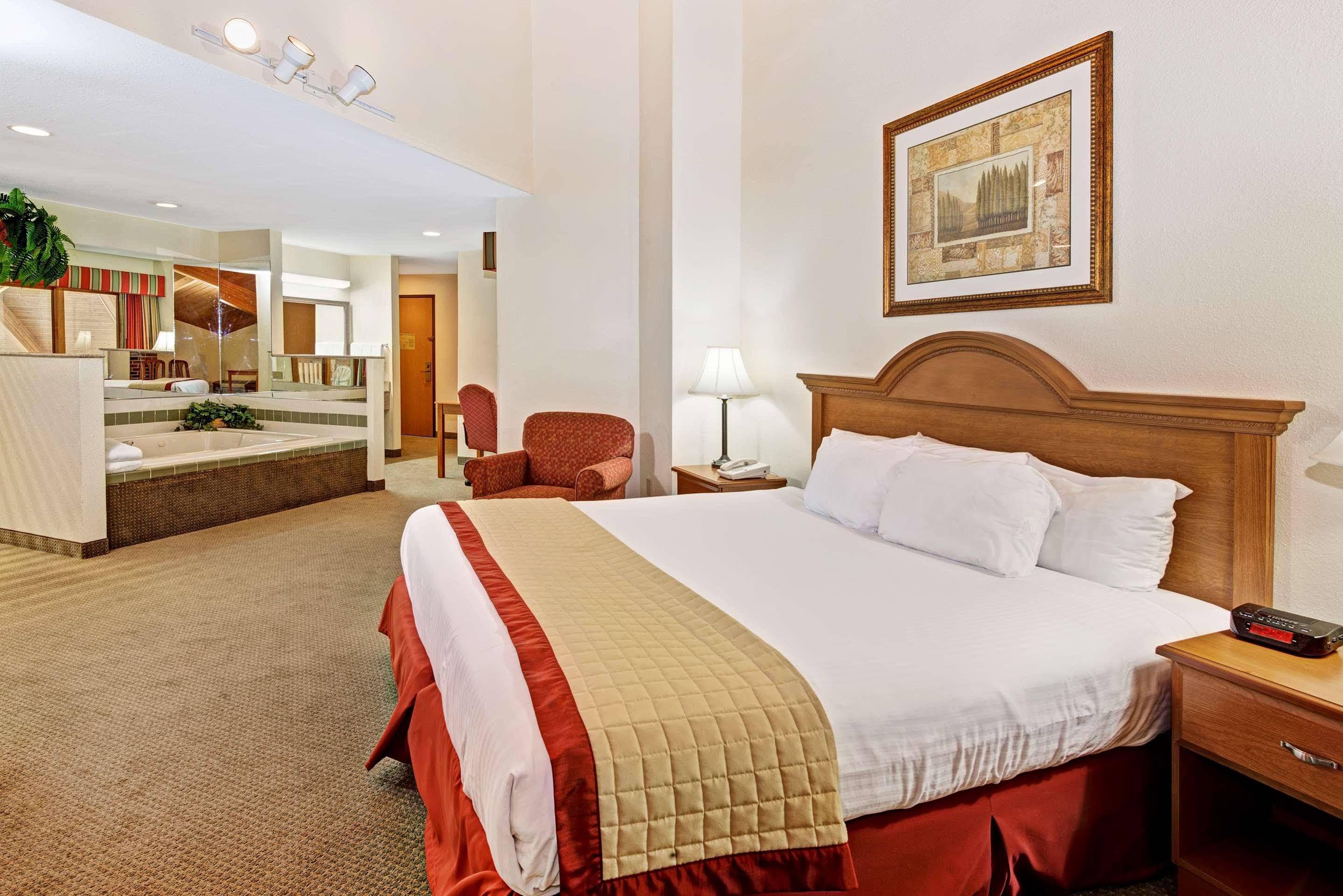 Baymont By Wyndham Indianapolis Hotel Екстериор снимка