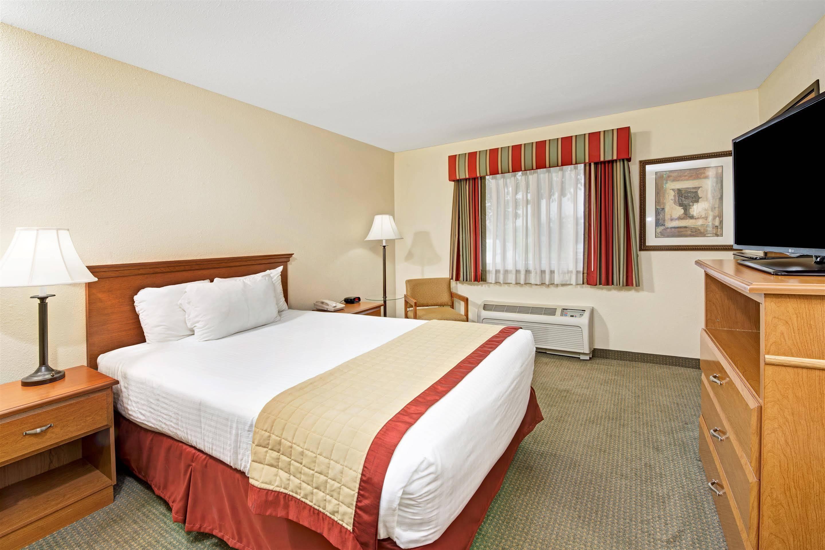 Baymont By Wyndham Indianapolis Hotel Екстериор снимка
