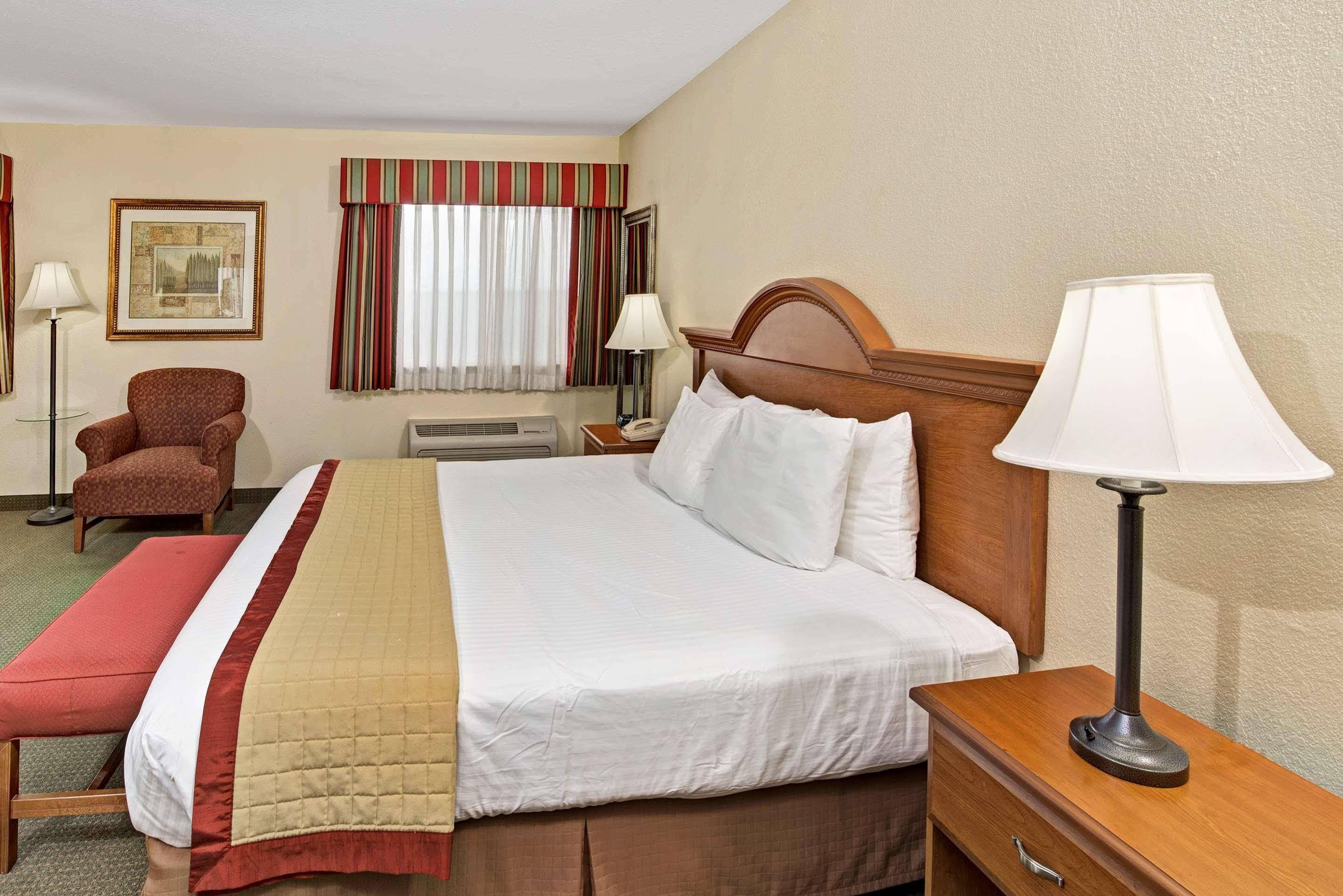 Baymont By Wyndham Indianapolis Hotel Екстериор снимка
