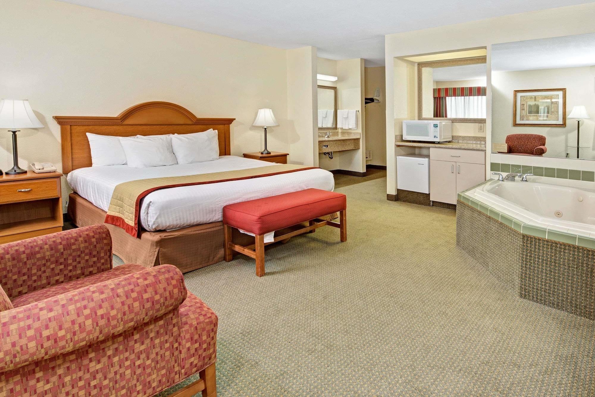 Baymont By Wyndham Indianapolis Hotel Екстериор снимка