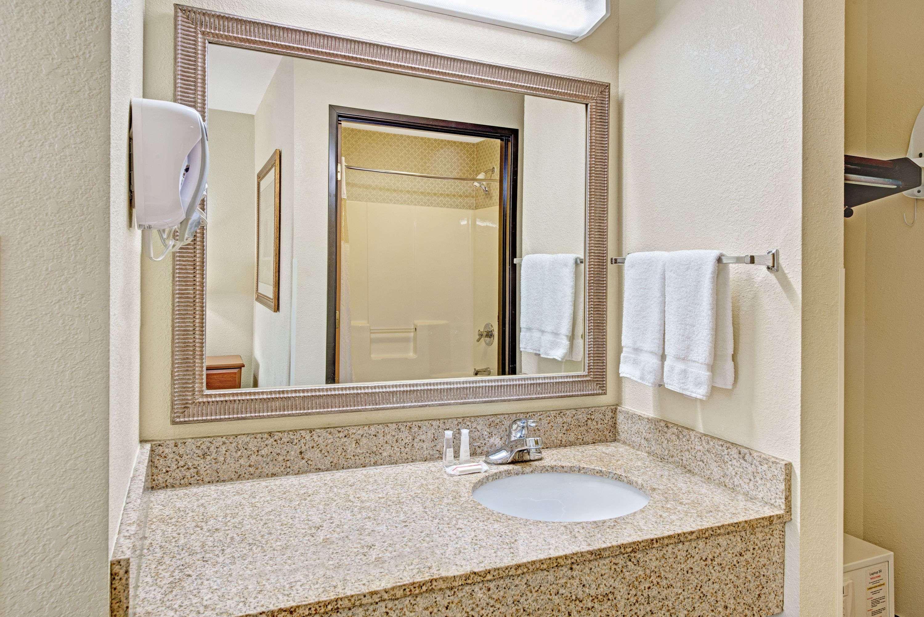 Baymont By Wyndham Indianapolis Hotel Екстериор снимка