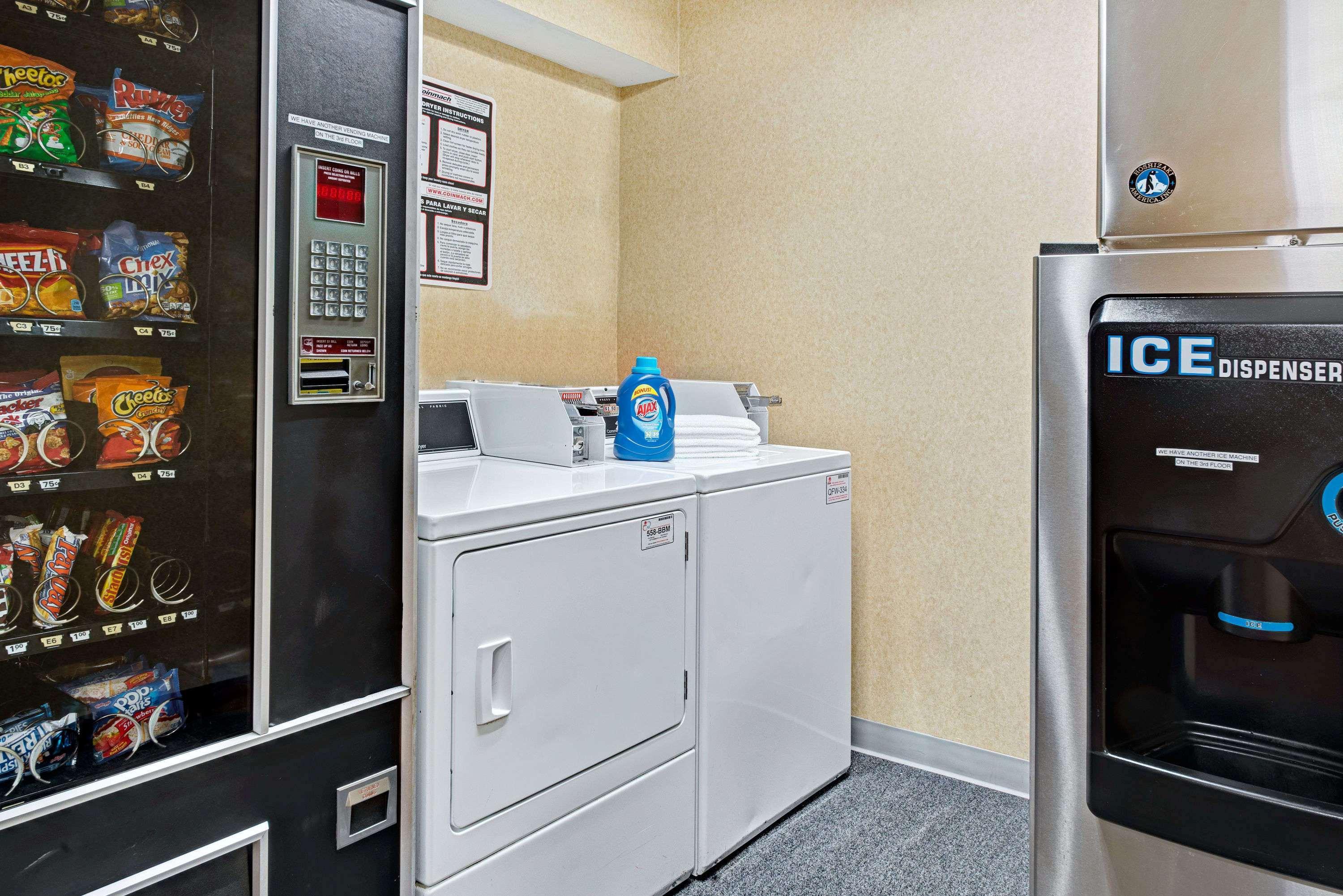 Baymont By Wyndham Indianapolis Hotel Екстериор снимка
