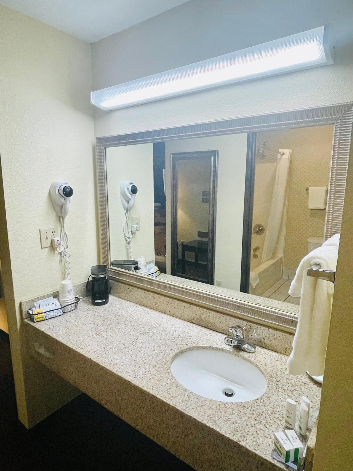 Baymont By Wyndham Indianapolis Hotel Екстериор снимка