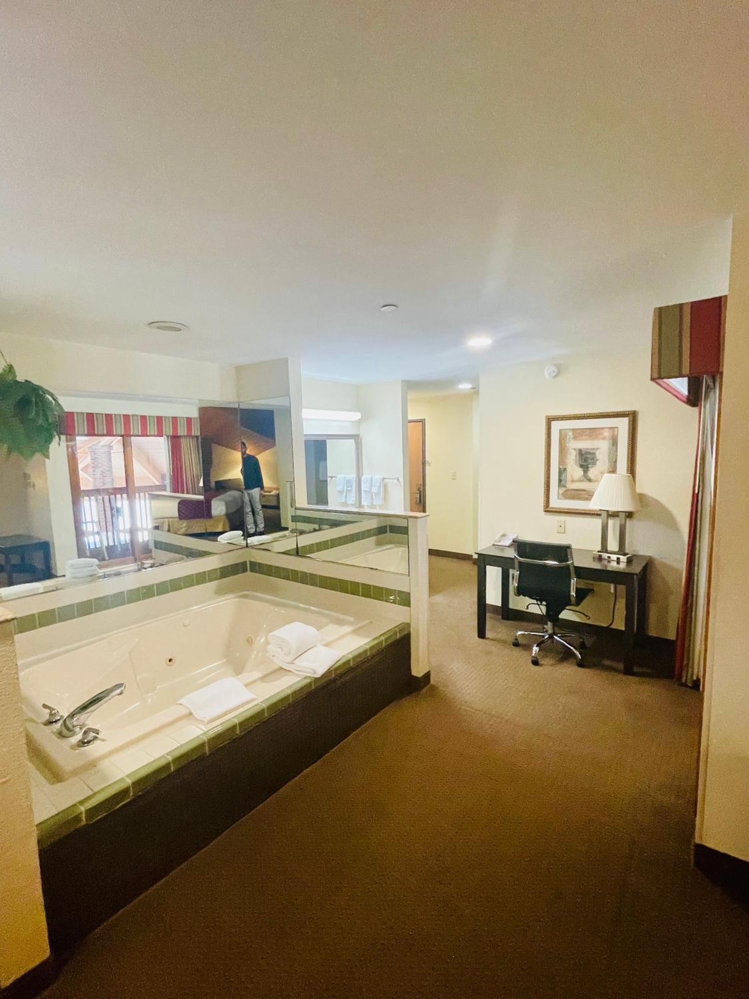 Baymont By Wyndham Indianapolis Hotel Екстериор снимка