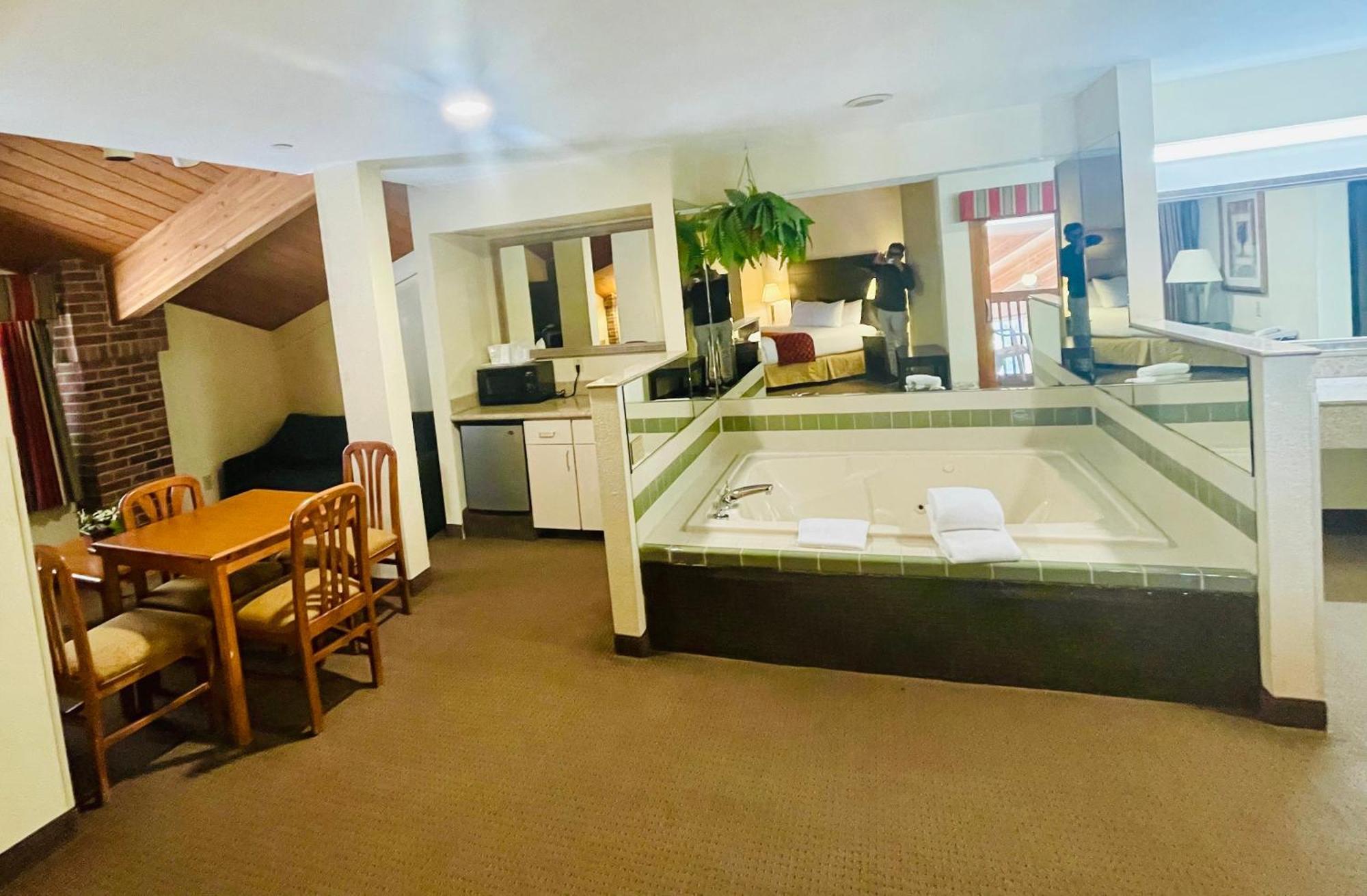 Baymont By Wyndham Indianapolis Hotel Екстериор снимка