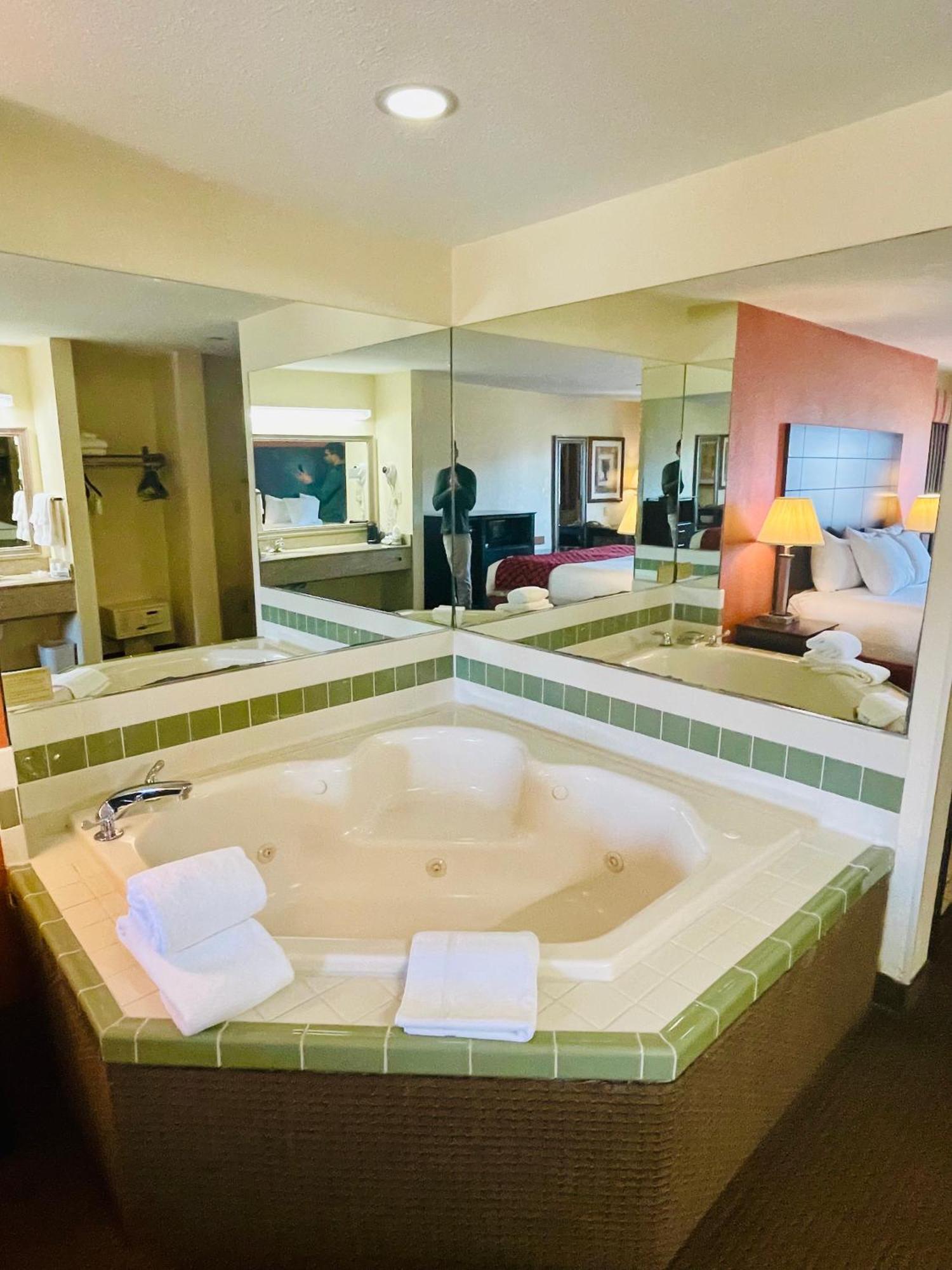 Baymont By Wyndham Indianapolis Hotel Екстериор снимка